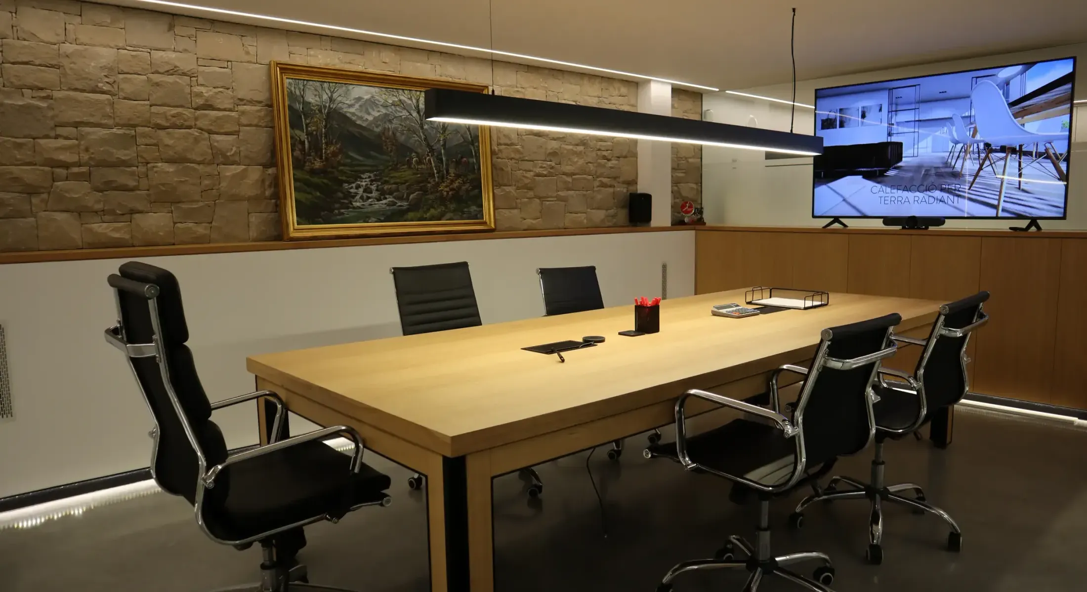 Sala de reuniones de las oficinas de Edificaciones Moreno en Vic